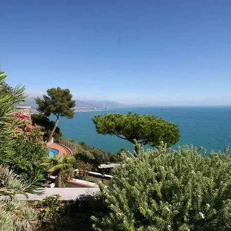 Apartment Zaneca Sleeps 6 Pool Wifi